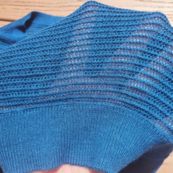 Express 2 Blue Tan Off Shoulder Sweaters Classic Casual Batwing Dolman Preppy XS - Picture 9 of 10